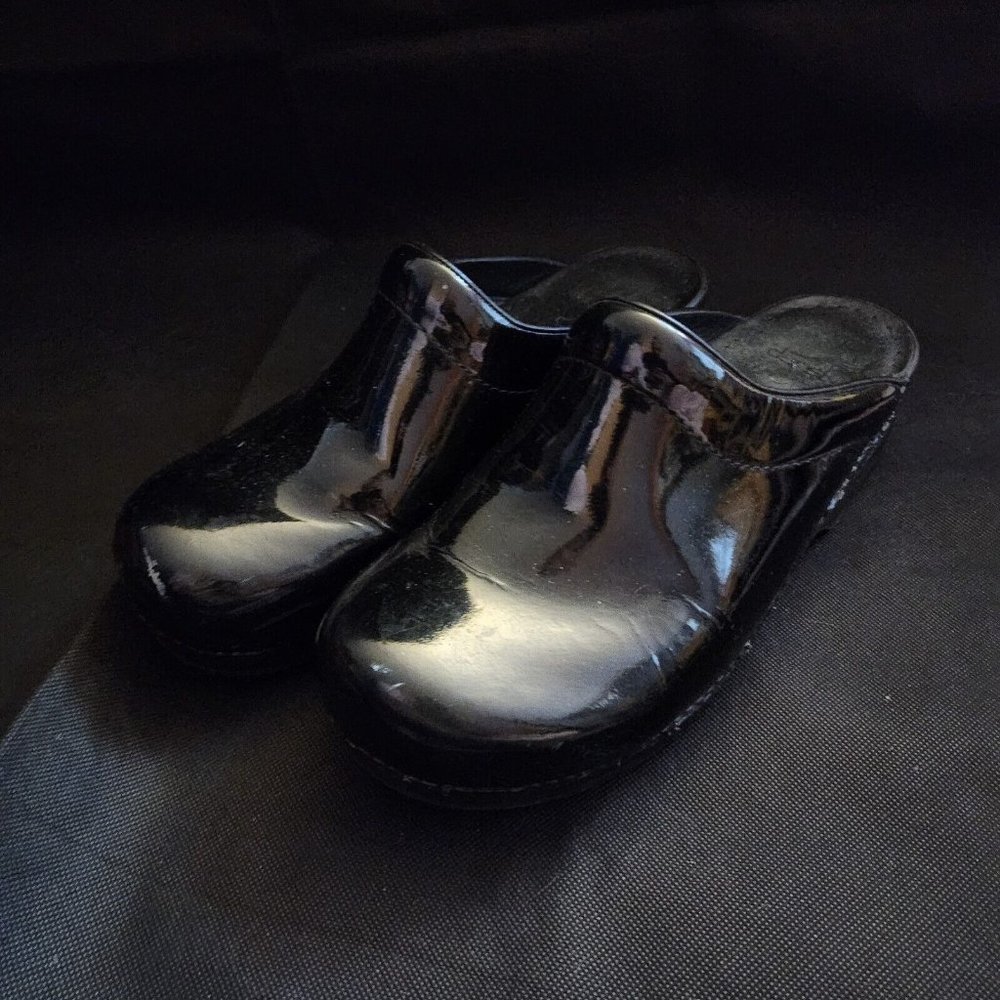 Dansko Shiny Black Patent Leather Size 8.5 Shoes Clogs Women's